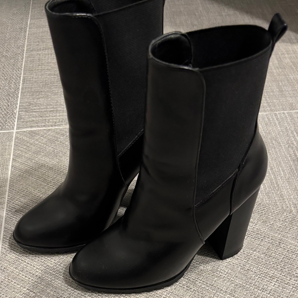 Elegant Black Women's Boots